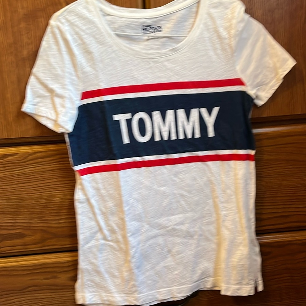 Tommy Hilfiger T shirt